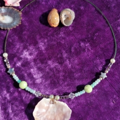 Choker with ocean shell 